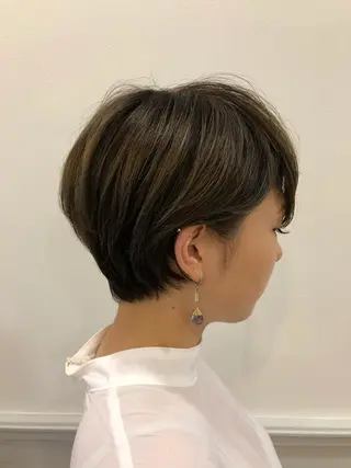ショート カラー ひろせ かなのヘアスタイル