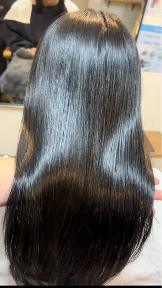 ロング ブルーJR高槻本店所属・10代20代指名No .1/艶髪カラー特化のヘアスタイル