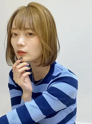 ミディアム カラー 小顔レイヤー/ ベージュ🤍Rieのヘアスタイル