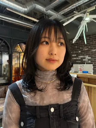 ミディアム ブリーチカラー/ブロ ンドレイヤーカットのヘアスタイル