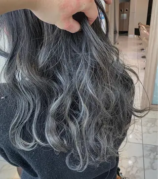 ロング カラー ヘアアレンジ 白髪ぼかしハイライト 茗荷谷駅徒歩2分のヘアスタイル