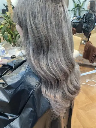 カラー ロング 久村 奈菜のヘアスタイル