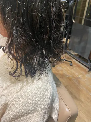 ミディアム パーマ 岡田 優香のヘアスタイル