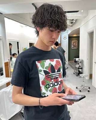 ミディアム パーマ メンズ グランジヘア 無造作ヘアHYUGAのヘアスタイル