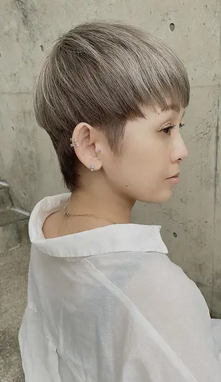 ショート カラー 日高 香織のヘアスタイル