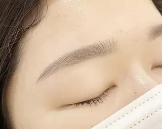 アイブロウ NATURAL EYELASHのマツエク・マツパデザイン