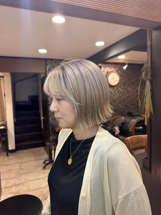 ミディアム カラー 梅津 桜子のヘアスタイル