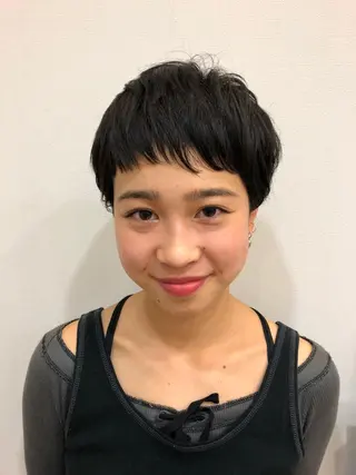 ショート 癖毛、多毛の方歓迎 三浦　麻衣のヘアスタイル
