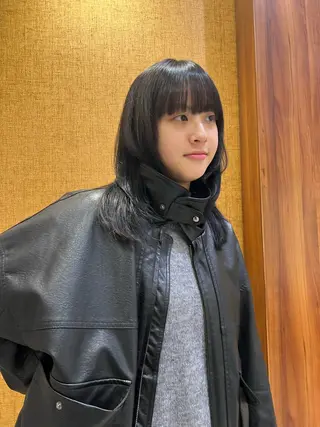 セミロング カラー hina 🛋️ブリーチカラーのヘアスタイル