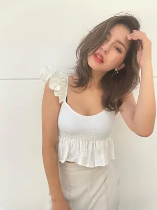 ロング カラー 韓国🇰🇷レイヤー カットオリーブカラーのヘアスタイル