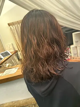 ミディアム パーマ 西田 莉緒のヘアスタイル