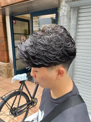 ショート パーマ メンズ ⚡メンズパーマフ ェードカットTomyのヘアスタイル