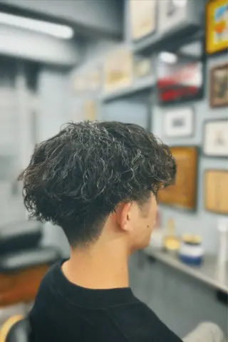 ミディアム パーマ メンズ 池袋メンズパーマ フェード純平のヘアスタイル
