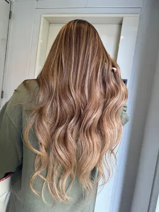 ロング バレイヤージュ ボブ🌈ナツヤのヘアスタイル