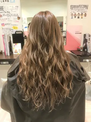 ロング ブリーチカラー☆ 再生トリートメントのヘアスタイル