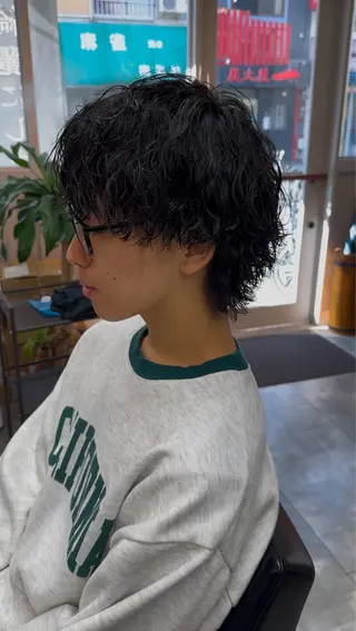 ミディアム パーマ メンズ 三宅 亨表のヘアスタイル