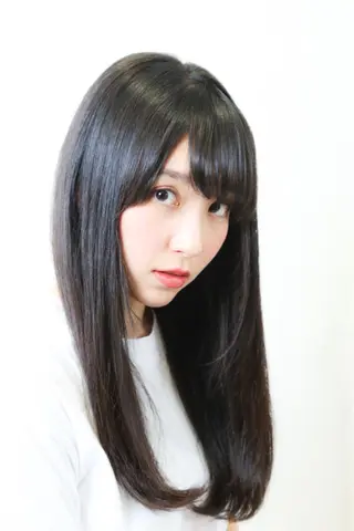ロング TAI透明カラー 柔らかい縮毛矯正のヘアスタイル