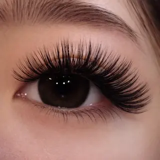 マツエク・マツパ ノーファンデの樹所属・宇治 名帆子のマツエク・マツパデザイン