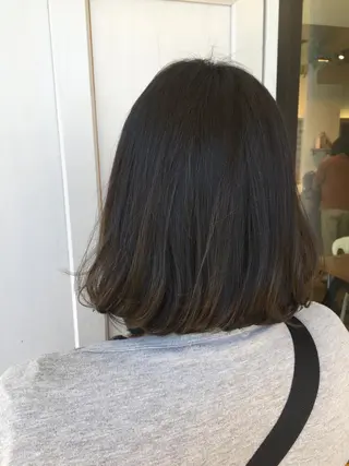 ミディアム カラー ツキダテ ユイのヘアスタイル