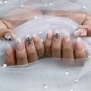 ネイル パーツ全部¥110 サロンミミのネイルデザイン