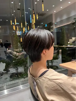 ショート ミオ💎ショート 透ける暗髪のヘアスタイル