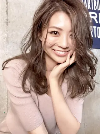 セミロング 白髪ぼかし×デザイン 🕊️🫧ホウジョウのヘアスタイル