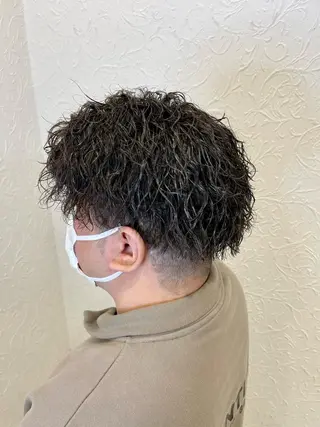 パーマ メンズ 六反 仁哉のヘアスタイル