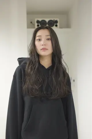 ロング Shiro RENのヘアスタイル