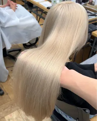 ロング カラー 抜きっぱなしブロンド /ハイトーン/カナタのヘアスタイル