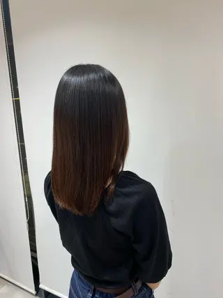 セミロング mei / レイヤー 顔まわり 🤍のヘアスタイル