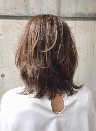 ミディアム カラー パーマ AKI アキのヘアスタイル