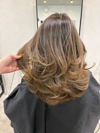 セミロング 心斎橋/海外レイヤー 募集中三好玲奈のヘアスタイル