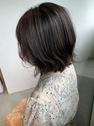 ショート bh.maara デザイン／ハイトーンのヘアスタイル