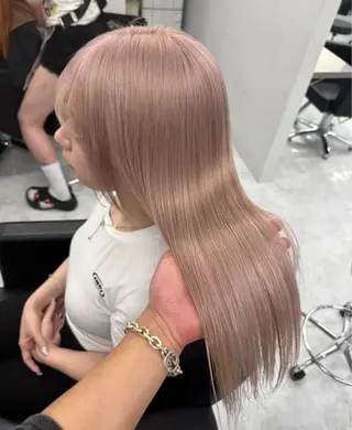 セミロング ハイトーン特化🎀 LEONのヘアスタイル