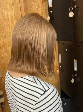 ショート ☘️レイヤー&ボブ× ハイトーン☘️初ボブのヘアスタイル