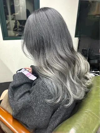 ロング カラー 岡村 莉穂のヘアスタイル