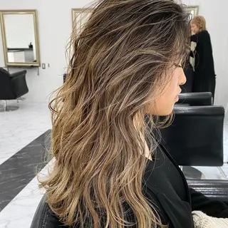 ロング カラー DEAN ISLA 大人レイヤーカットのヘアスタイル