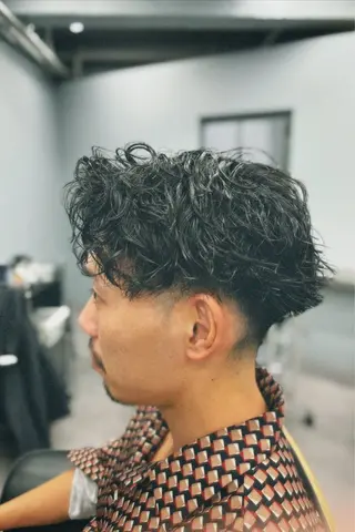ミディアム パーマ メンズ 池袋メンズパーマ フェード純平のヘアスタイル