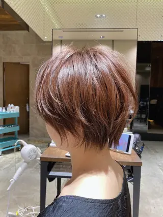 ショート カラー 伊奈 航平のヘアスタイル