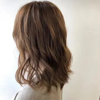 ミディアム カラー 菅沢 奈生のヘアスタイル
