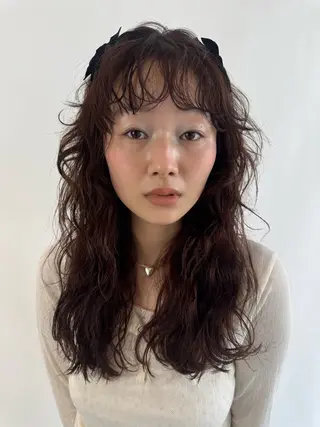 ロング カラー Ami/艶カラー/ レイヤー/ハイトーンのヘアスタイル