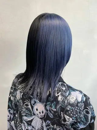 カラー miu .のヘアスタイル