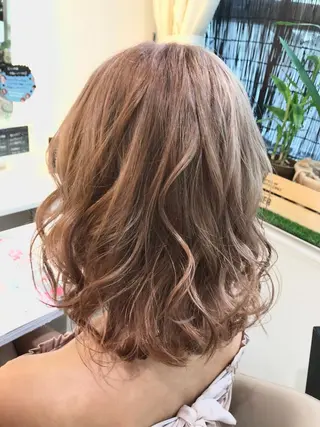 ミディアム カラー 清藤綾/脱白髪染め 白髪ぼかしハイライトのヘアスタイル
