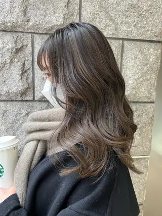 ロング カラー ヘアアレンジ 🌟小顔レイヤー× 赤み消し透明感カラーのヘアスタイル