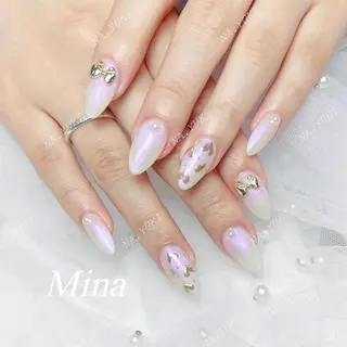 ネイル 🦋 Queenieのネイルデザイン