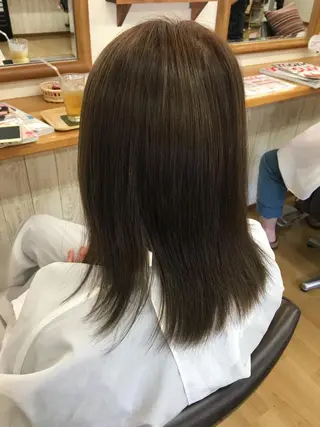 カラー 平井 秀乙のヘアスタイル