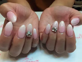 ネイル ネイルリボン 受付スタッフのネイルデザイン