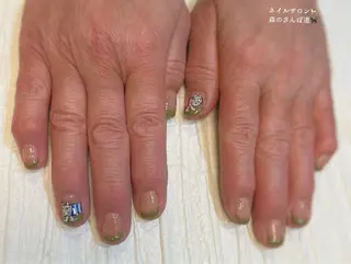 ショートネイル 森のさんぽ道のネイルデザイン