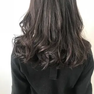 ロング カラー オリーブ/アッシュ やわらか透明感カラーのヘアスタイル