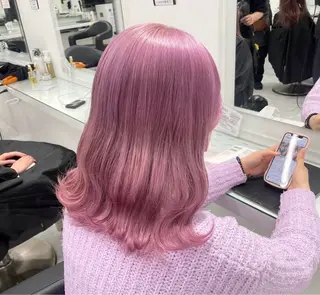 セミロング カラー ヘアアレンジ 🫧モテる💗ダメー ジレスハイトーン🫧のヘアスタイル